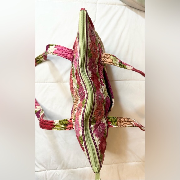 Vera Bradley Quilted Purse Tote in Hello Dahlia Pattern - Picture 11 of 15